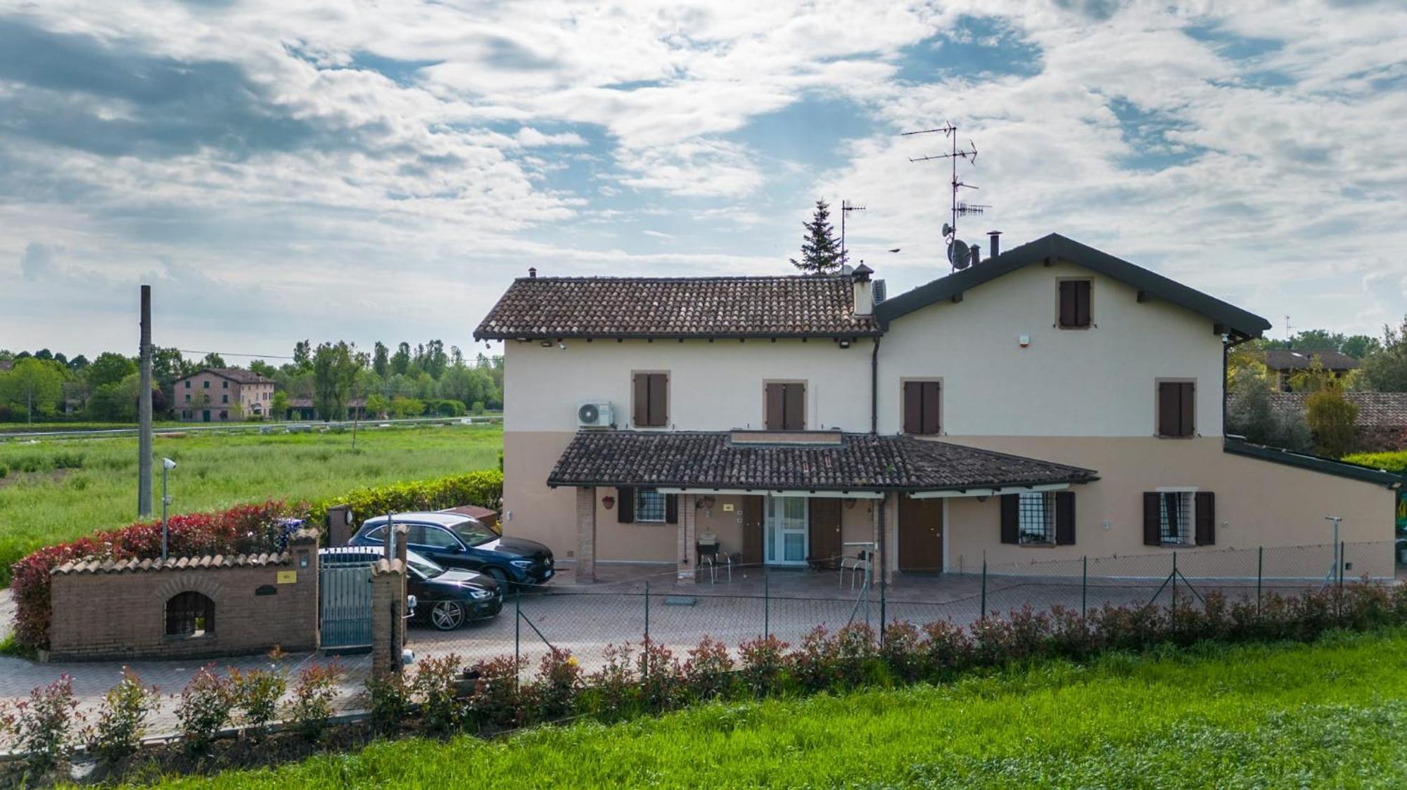 Due Maesta Home Reggio Emilia Exterior foto